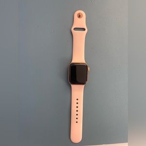 Apple Watch Series 4 in 40mm size